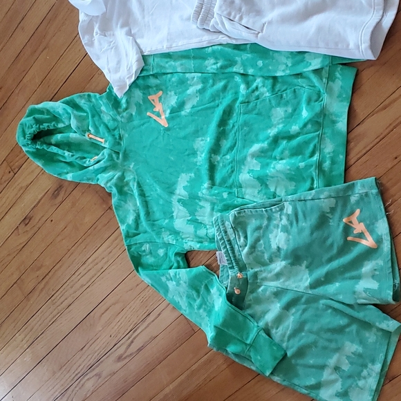 H&M - 2sets - Boys Size16 - Picture 3 of 4